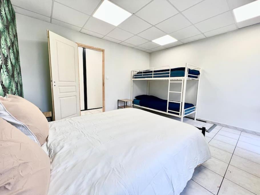 Le Grand Penon ~ Logement Spacieux A 6 Min Du Parc Saint-Georges-les-Baillargeaux Exterior photo